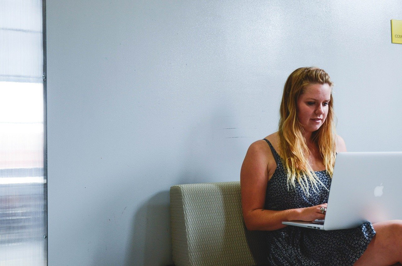 5 Reasons your startup needs a bookkeeper - small business advice